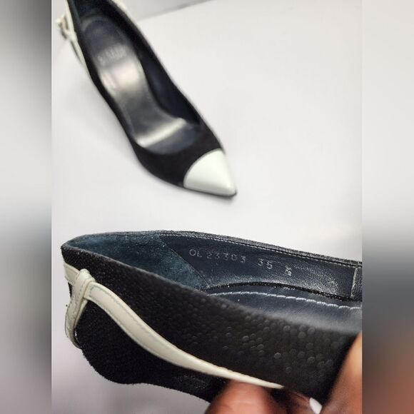 Stuart Weitzman  - Picture 10 of 17